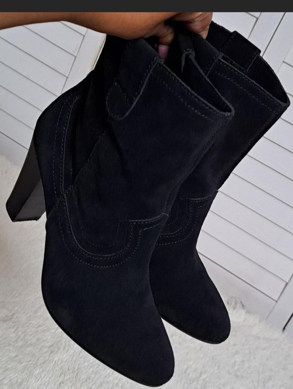 B. Makowsky Y2K Black Suede Western Block Heel Booties Bfloklie Size 7